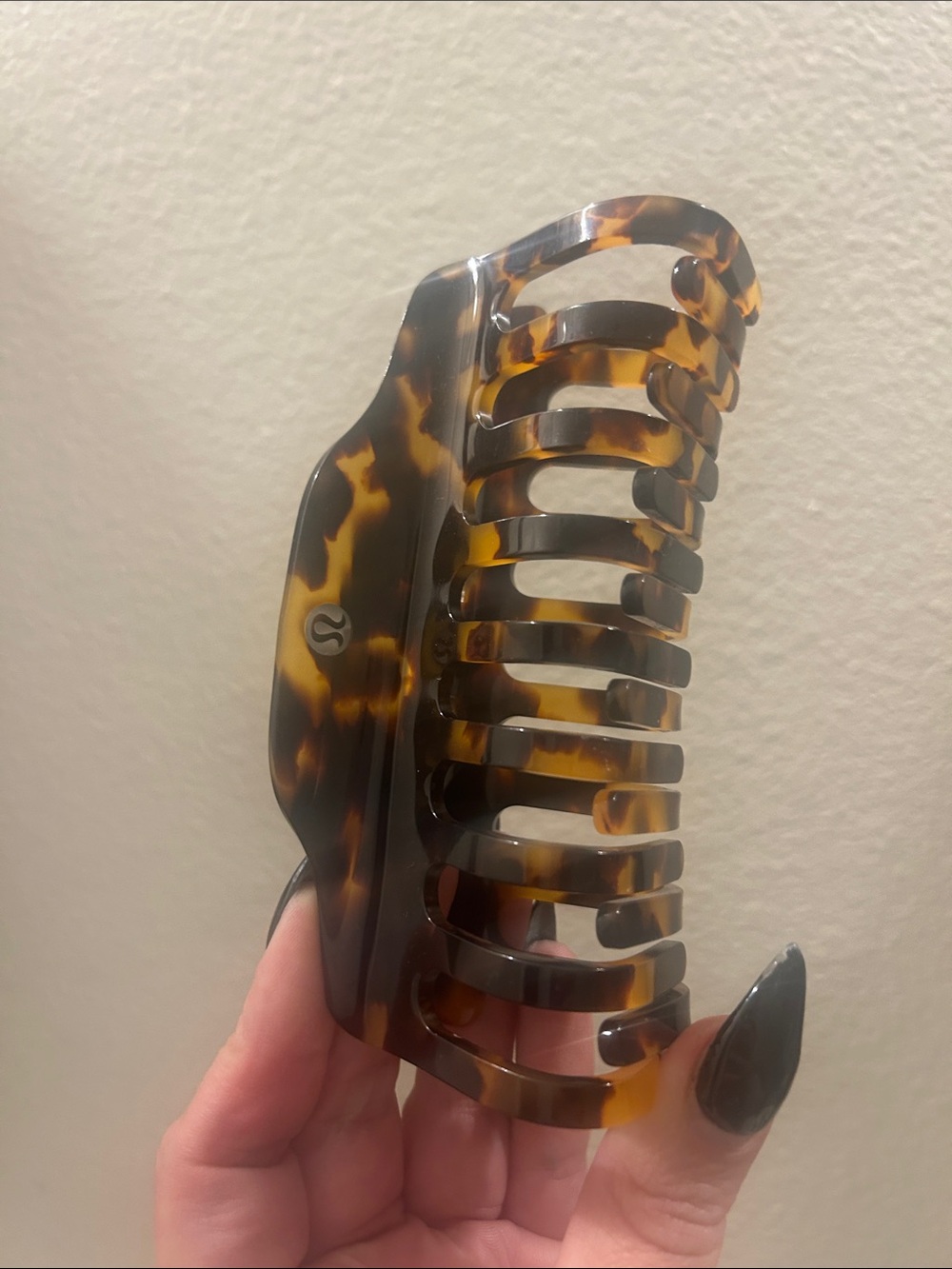 JUMBO..lululemon athletica Tortoiseshell Pattern Hair Claw - Amber & Dark Brown